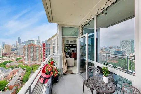 $395,000 | 1901 South Calumet Avenue, Unit 2208, Chicago, IL 60616