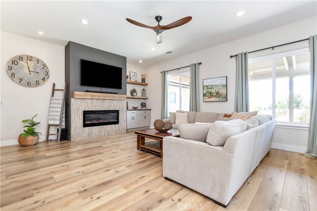 1613 Via Flora Paso Robles, CA 93446 - Photo 13 of 44