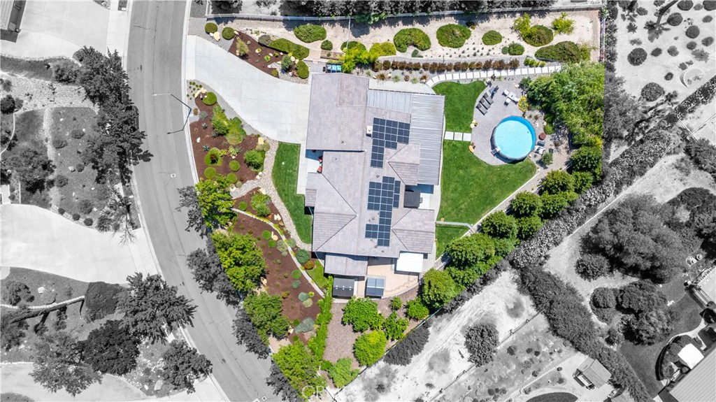 1613 Via Flora Paso Robles, CA 93446 - Photo 39 of 44