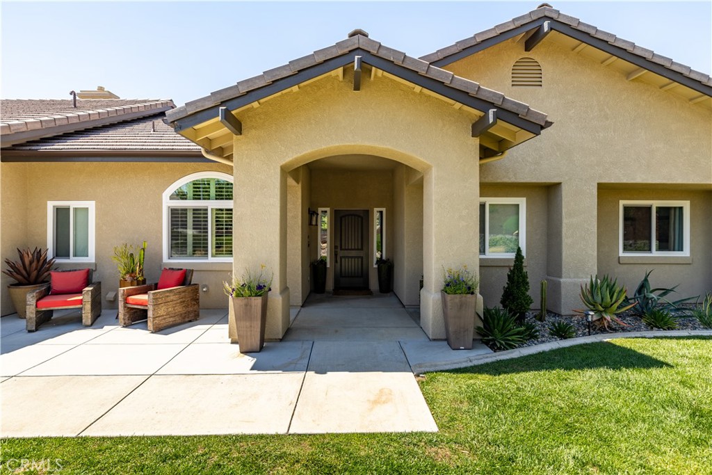 1613 Via Flora Paso Robles, CA 93446 - Photo 4 of 44