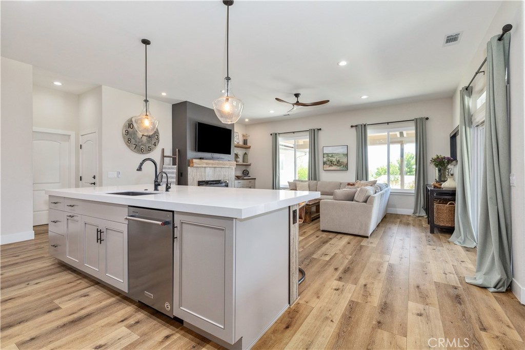 1613 Via Flora Paso Robles, CA 93446 - Photo 10 of 44