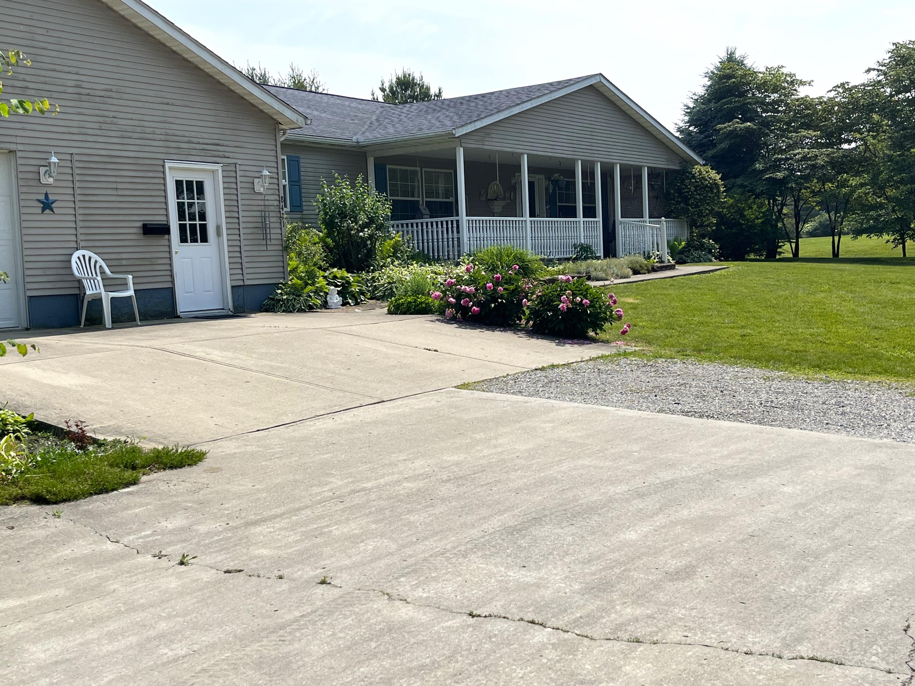 8431 Stringtown Road Mechanicsburg, OH 43044 - Photo 2 of 39