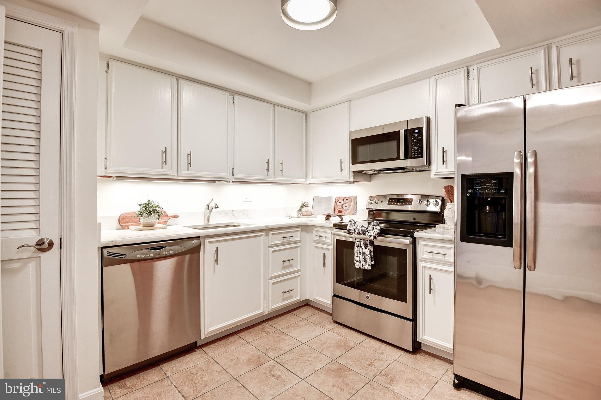 1101 South Arlington Ridge Road, Unit 208 Arlington, VA 22202 - Photo 4 of 39
