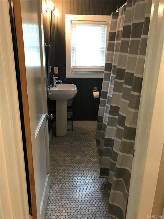 2202 Grove Park Road Fenton, MI 48430 - Photo 2 of 20