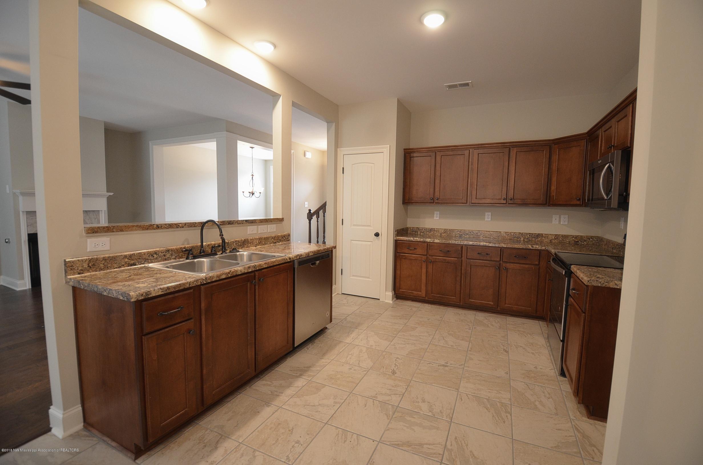 3050 Logan's Loop Hernando, MS 38632 - Photo 6 of 19 Kitchen