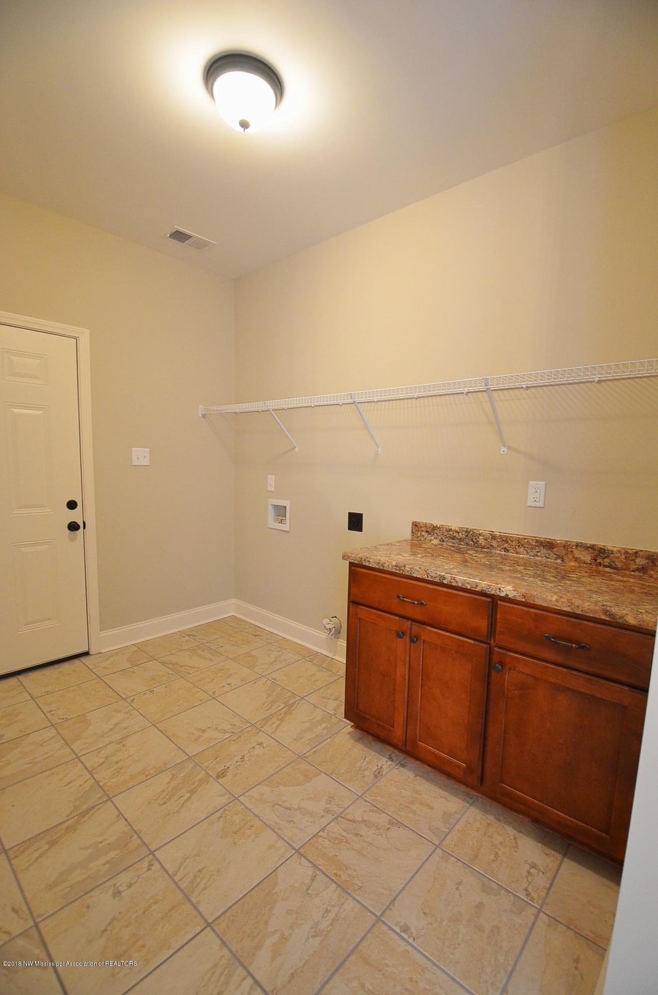 3050 Logan's Loop Hernando, MS 38632 - Photo 10 of 19 Laundry area
