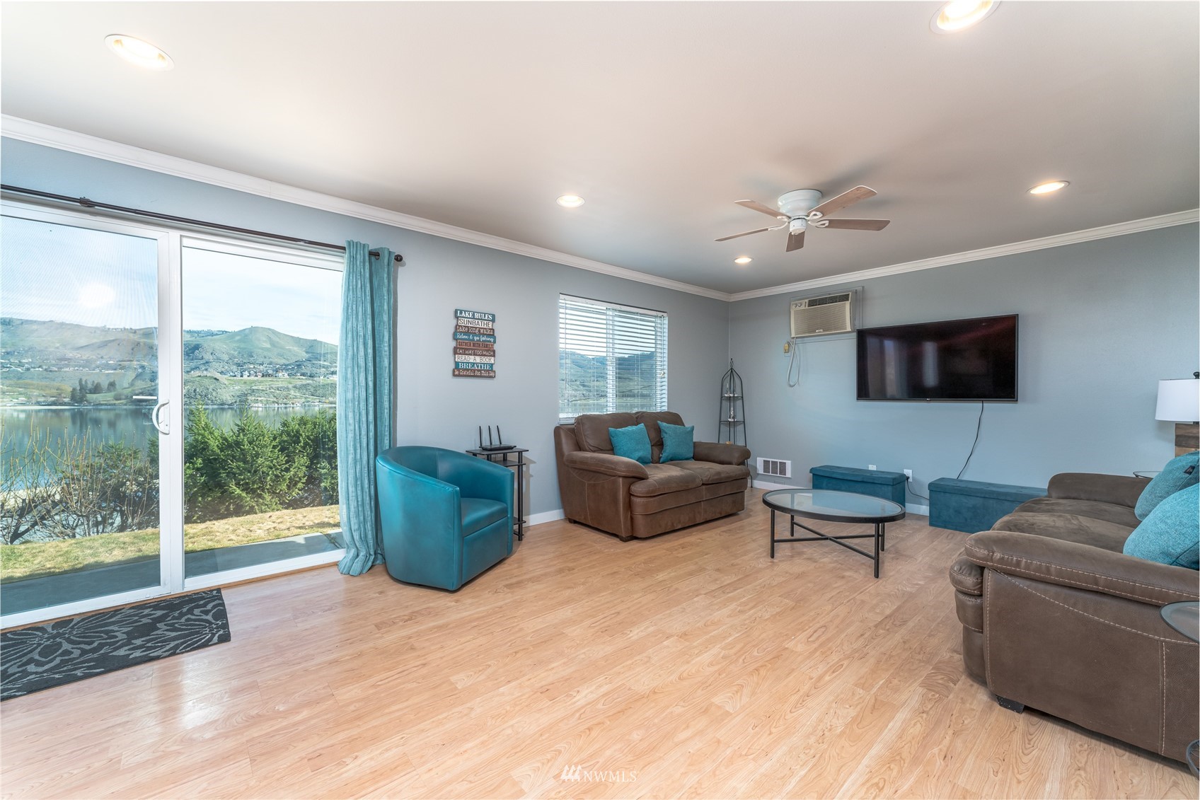1902 West Prospect Street, Unit 112 Chelan, WA 98816 - Photo 11 of 40 a living room with furniture and a flat screen tv