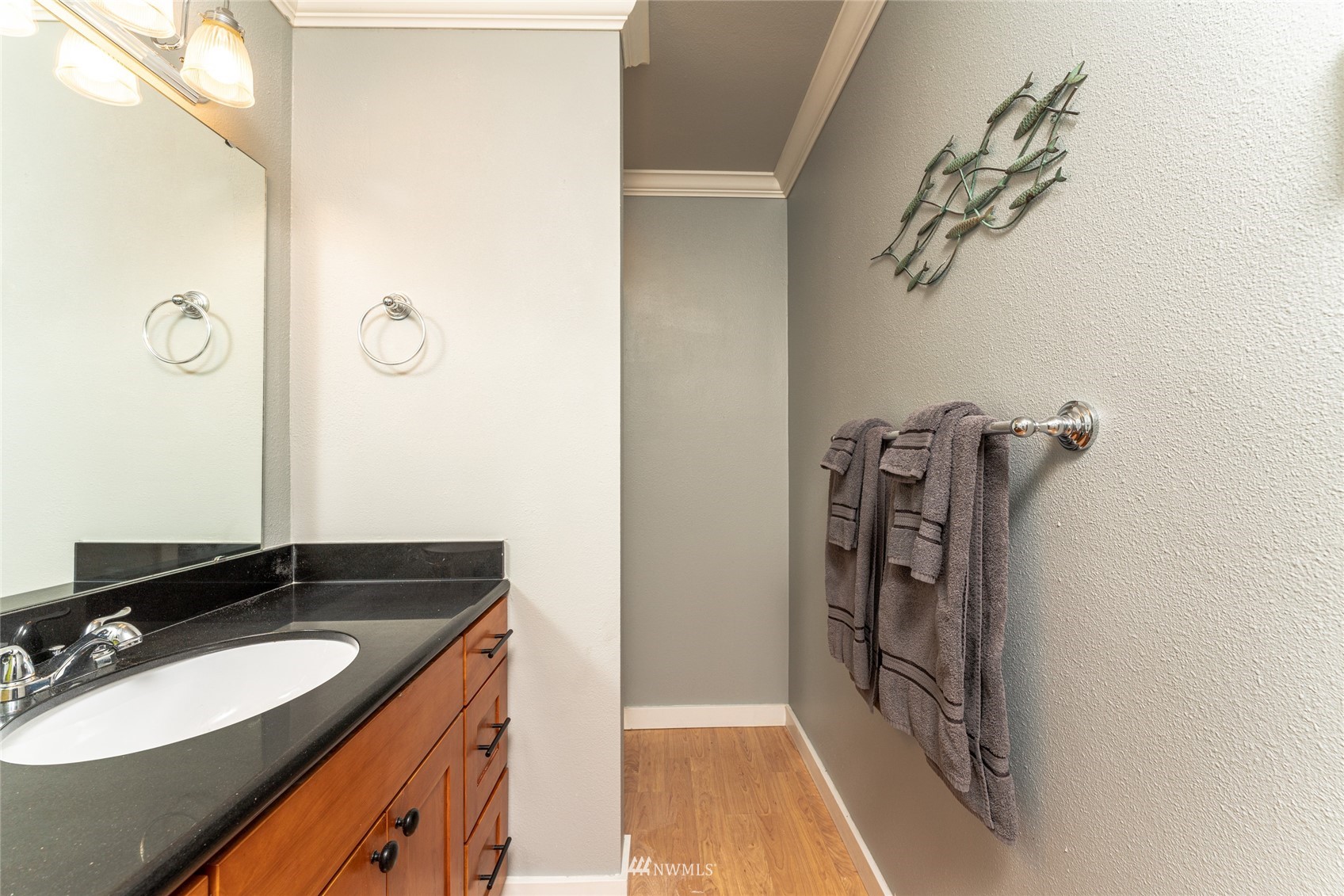 1902 West Prospect Street, Unit 112 Chelan, WA 98816 - Photo 21 of 40 a bathroom with a sink and a mirror