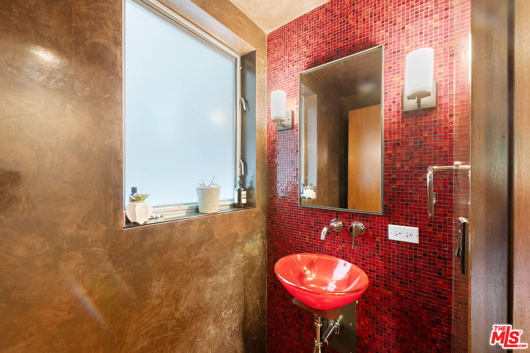 417 Venice Way Venice, CA 90291 - Photo 13 of 53 a bathroom with a toilet sink and mirror