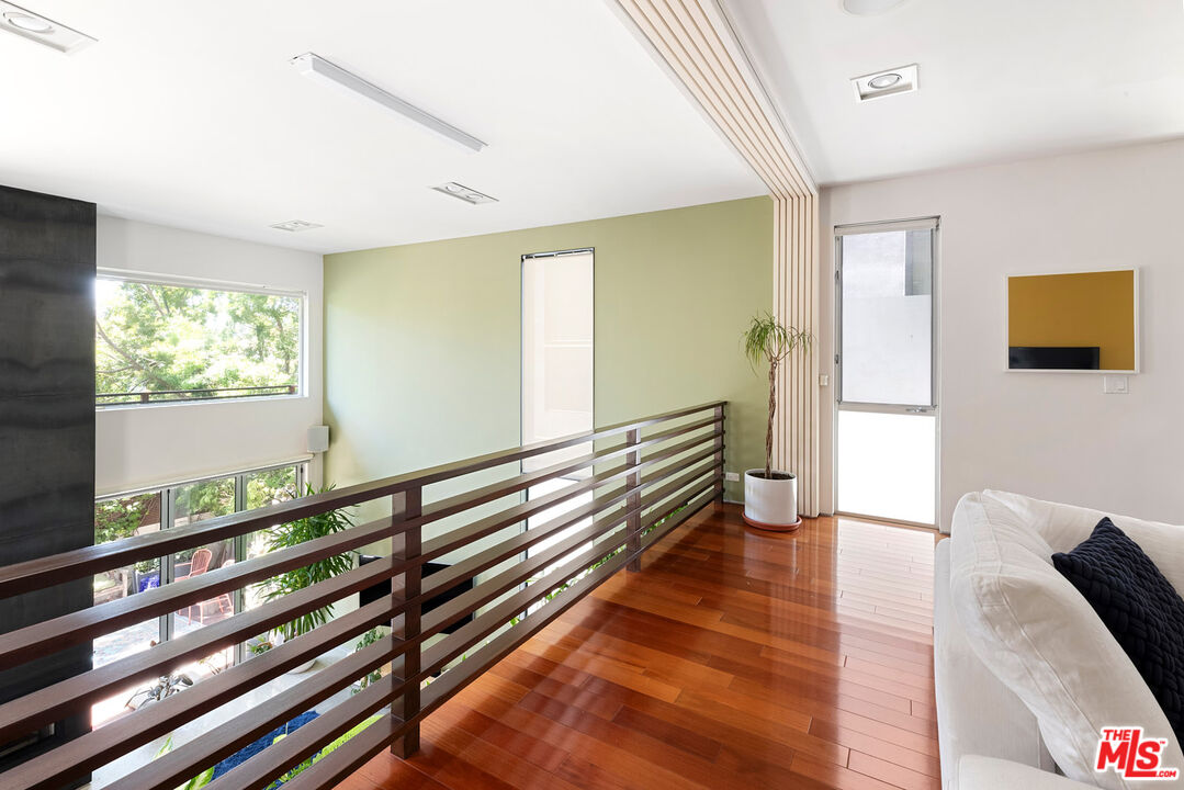 417 Venice Way Venice, CA 90291 - Photo 15 of 53 a view of a room with wooden floor and furniture