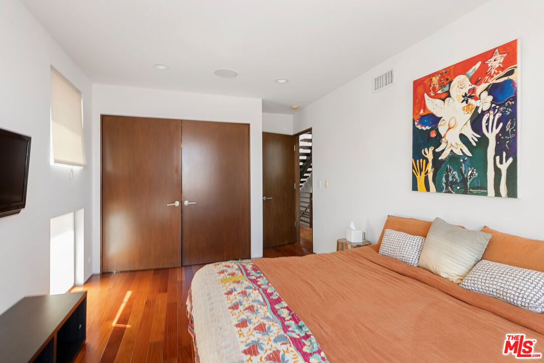 417 Venice Way Venice, CA 90291 - Photo 19 of 53 a bedroom with a bed and a flat screen tv