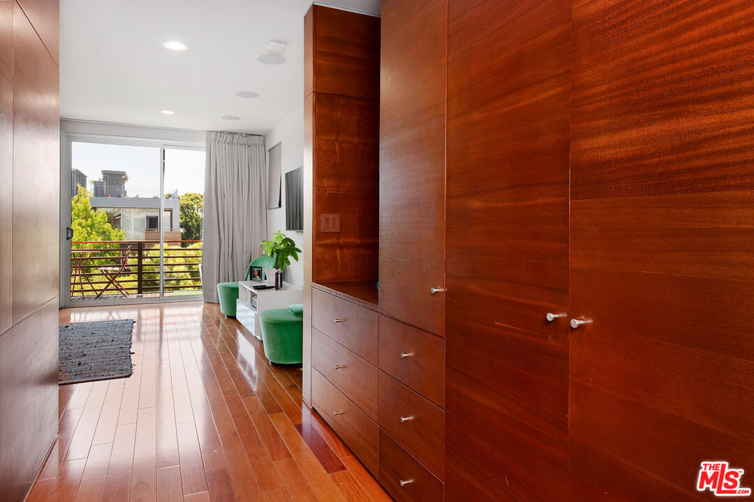417 Venice Way Venice, CA 90291 - Photo 29 of 53 a view of hallway with wooden floor