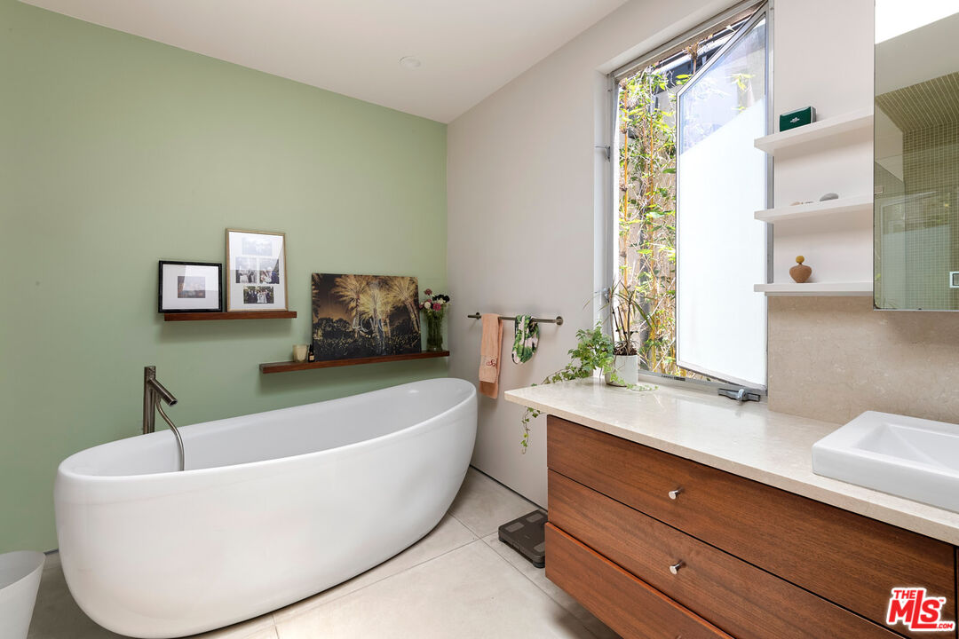 417 Venice Way Venice, CA 90291 - Photo 37 of 53 a bathroom with a bathtub and sink