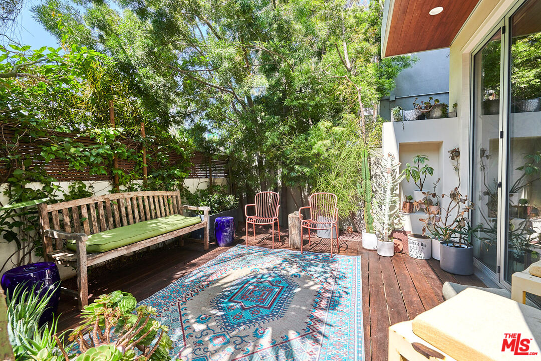 417 Venice Way Venice, CA 90291 - Photo 46 of 53 a view of balcony with furniture