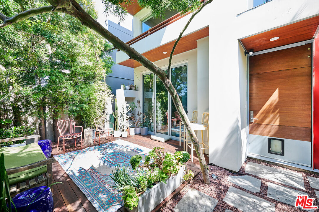 417 Venice Way Venice, CA 90291 - Photo 49 of 53 a view of outdoor space yard deck and patio