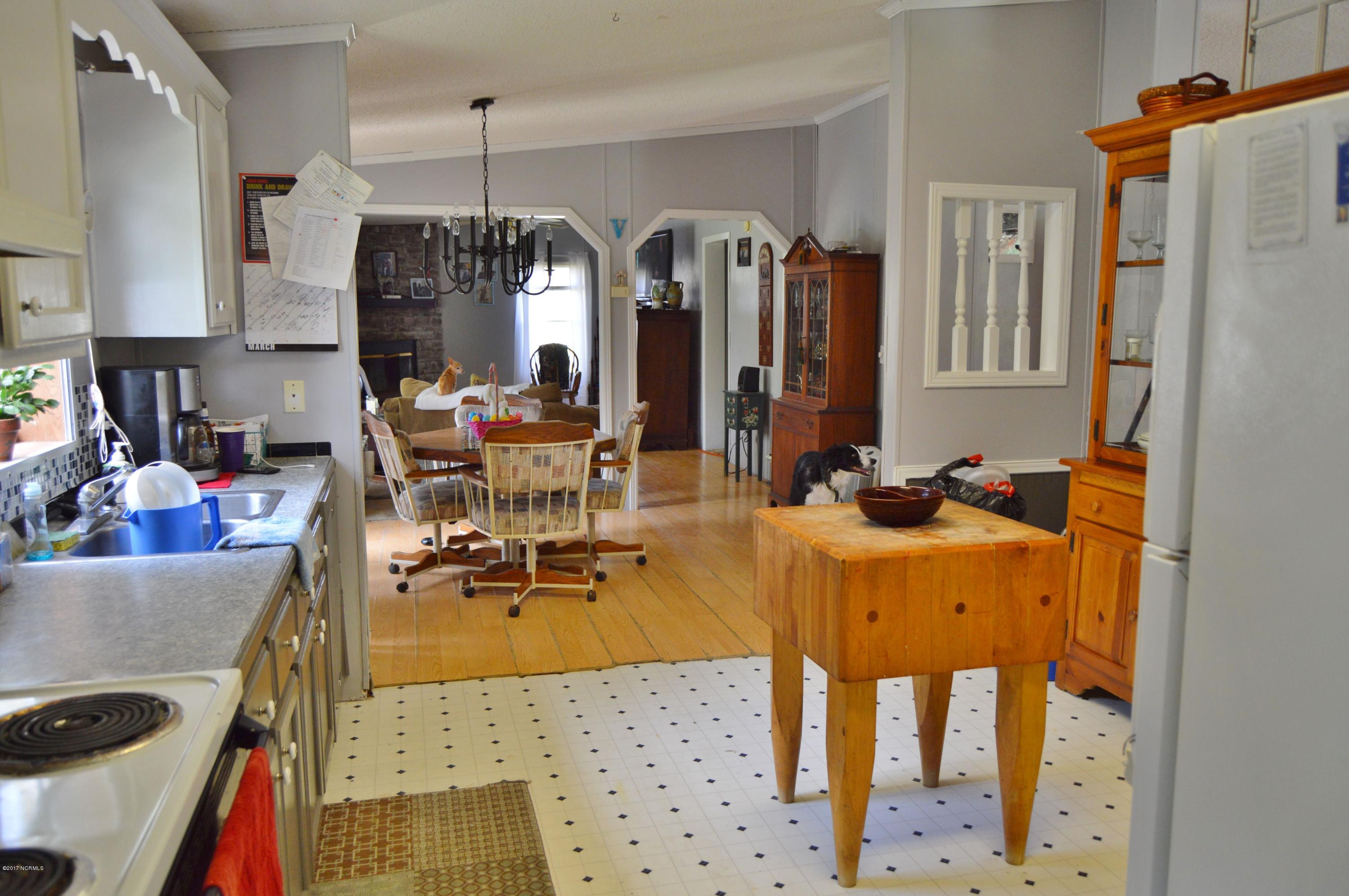 469 Webber Road Willard, NC 28478 - Photo 8 of 23 kitchen dining family