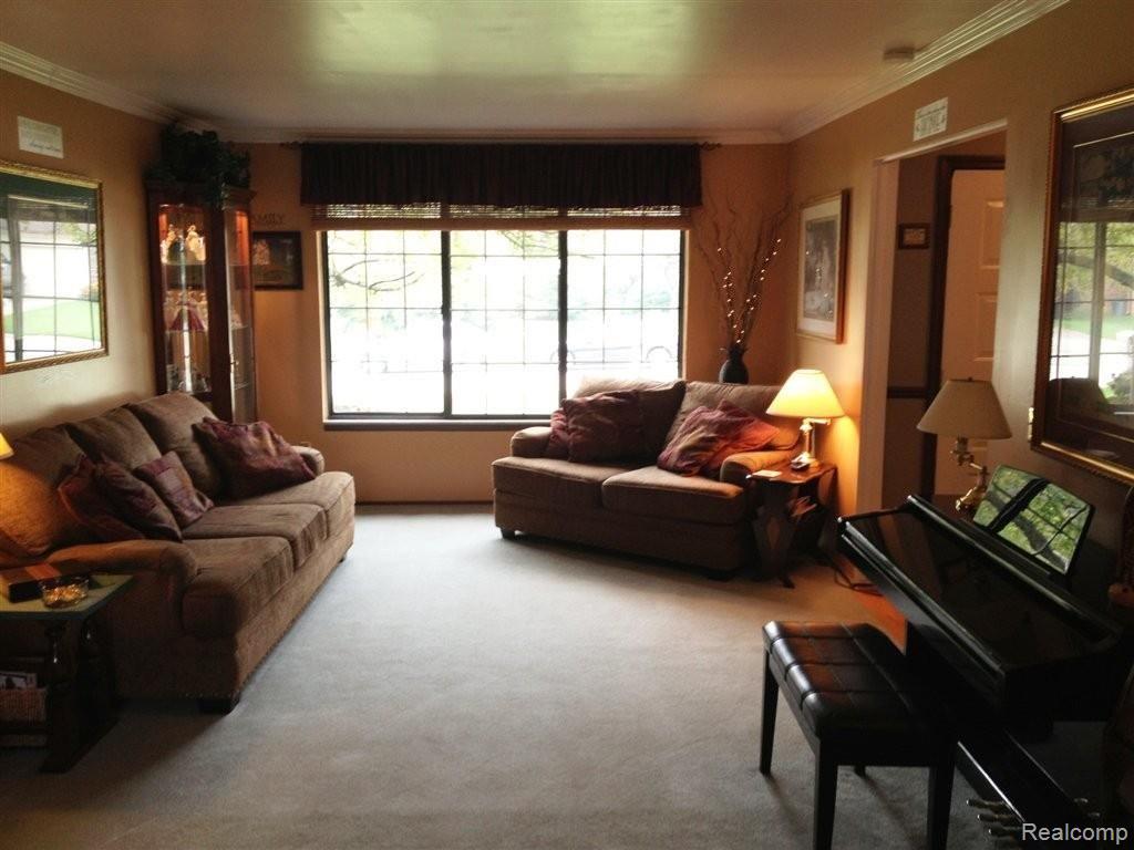 588 Kentucky Drive Rochester, MI 48307 - Photo 15 of 26 Living room view