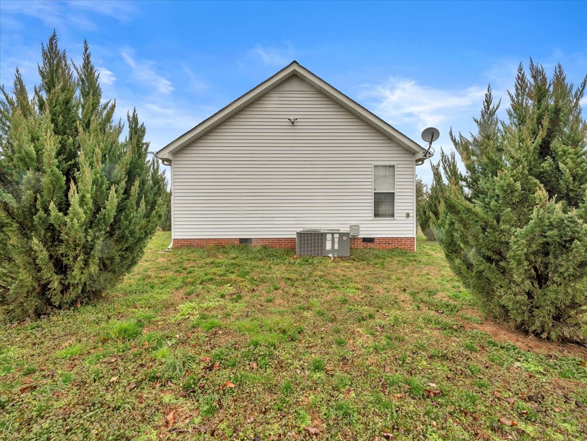 9 Merideth Lynn Road Fayetteville, TN 37334 - Photo 5 of 31 a view of a house with a yard