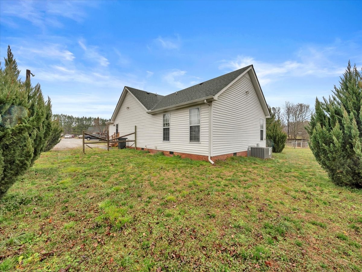 9 Merideth Lynn Road Fayetteville, TN 37334 - Photo 6 of 31 a house view with a garden space