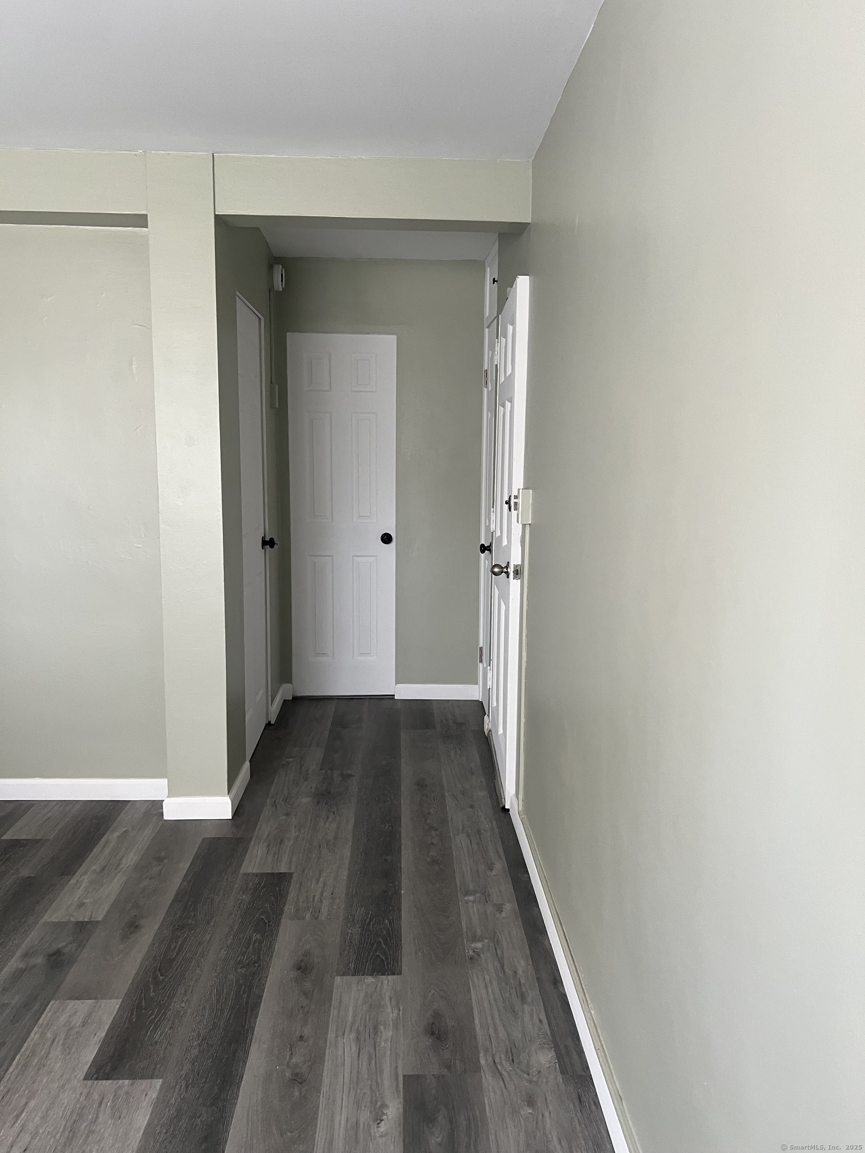 401 Granfield Avenue Bridgeport, CT 06610 - Photo 3 of 9