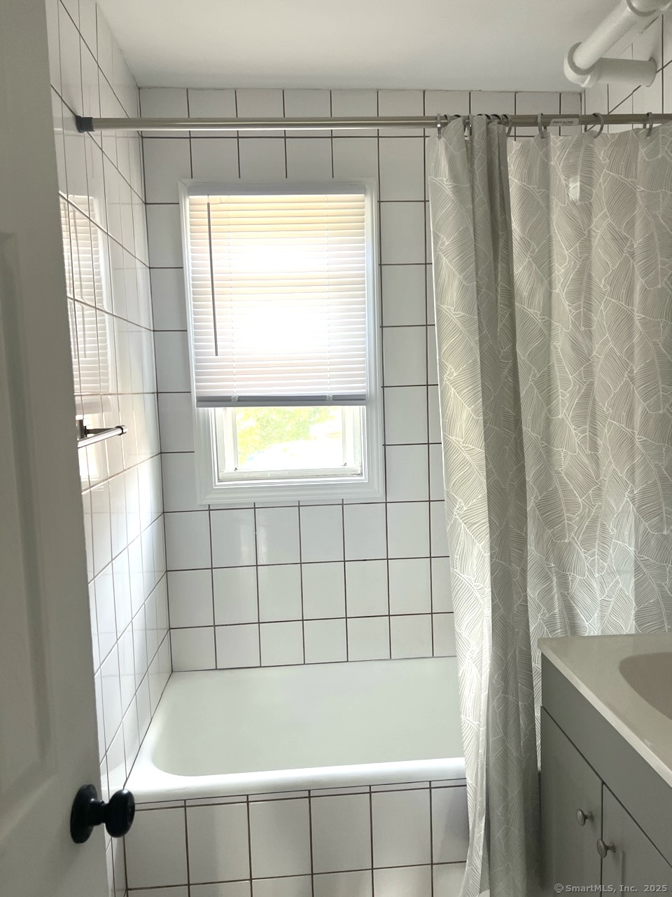 401 Granfield Avenue Bridgeport, CT 06610 - Photo 7 of 9