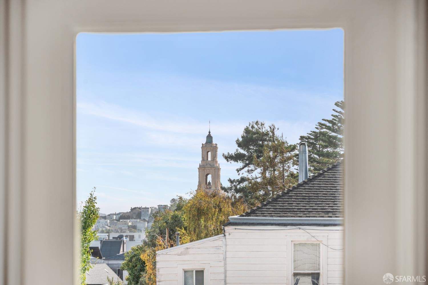 639 14th Street San Francisco, CA 94114 - Photo 15 of 54 a close up of a sink