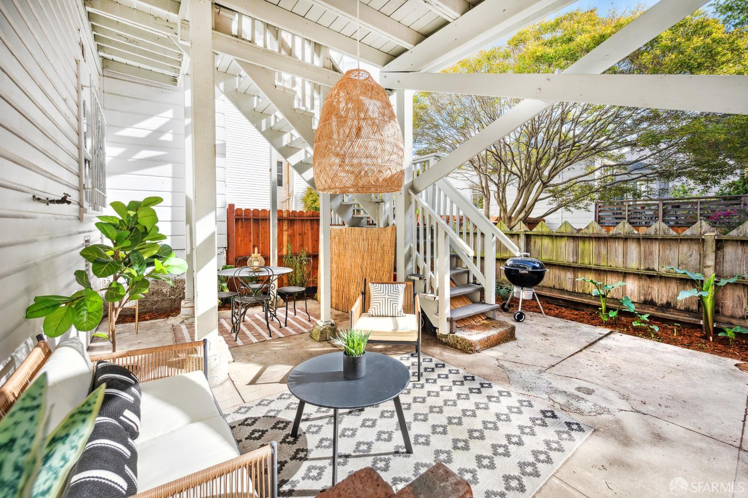 639 14th Street San Francisco, CA 94114 - Photo 29 of 54 a view of a chairs and table in patio