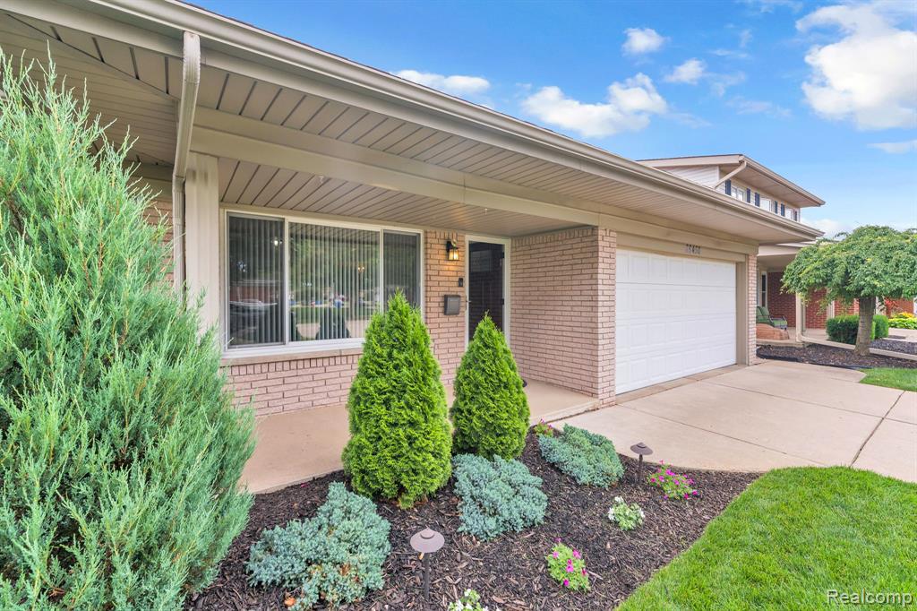 29450 Desmond Drive Warren, MI 48093 - Photo 6 of 49