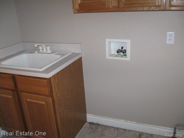 8169 Bergin Road Howell, MI 48843 - Photo 15 of 25 1st Floor Laundry/Mud Room