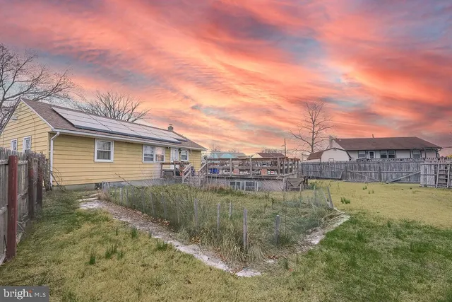 a view of a yard in front of a house