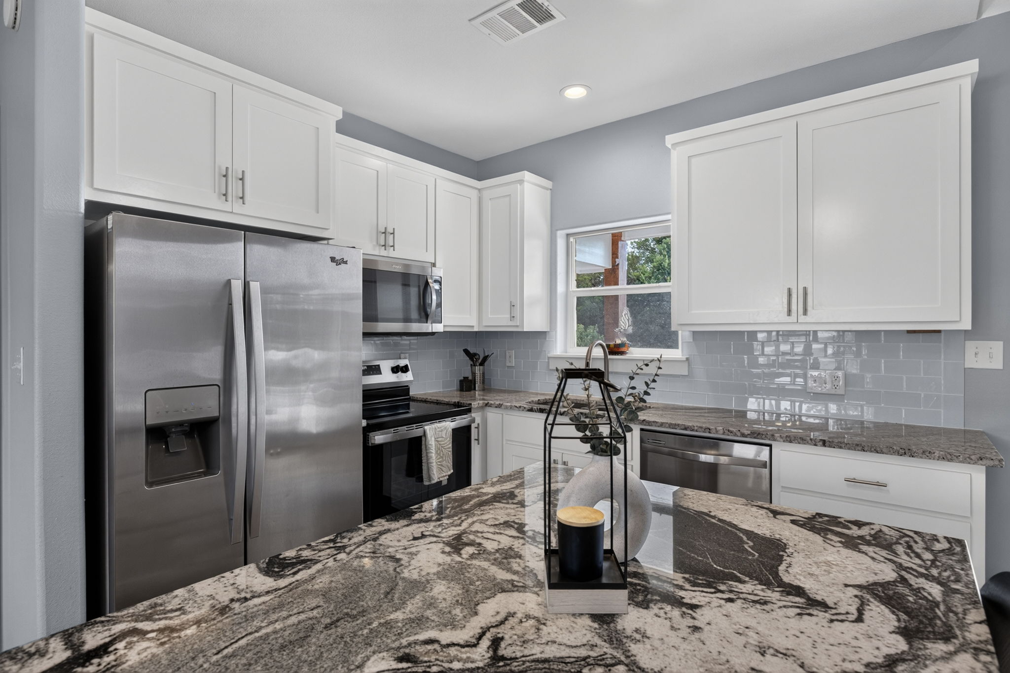 207 Deer Ridge Drive Burnet, TX 78611 - Photo 19 of 36 Culinary delights await in this bright kitchen with granite countertops and modern appliances.