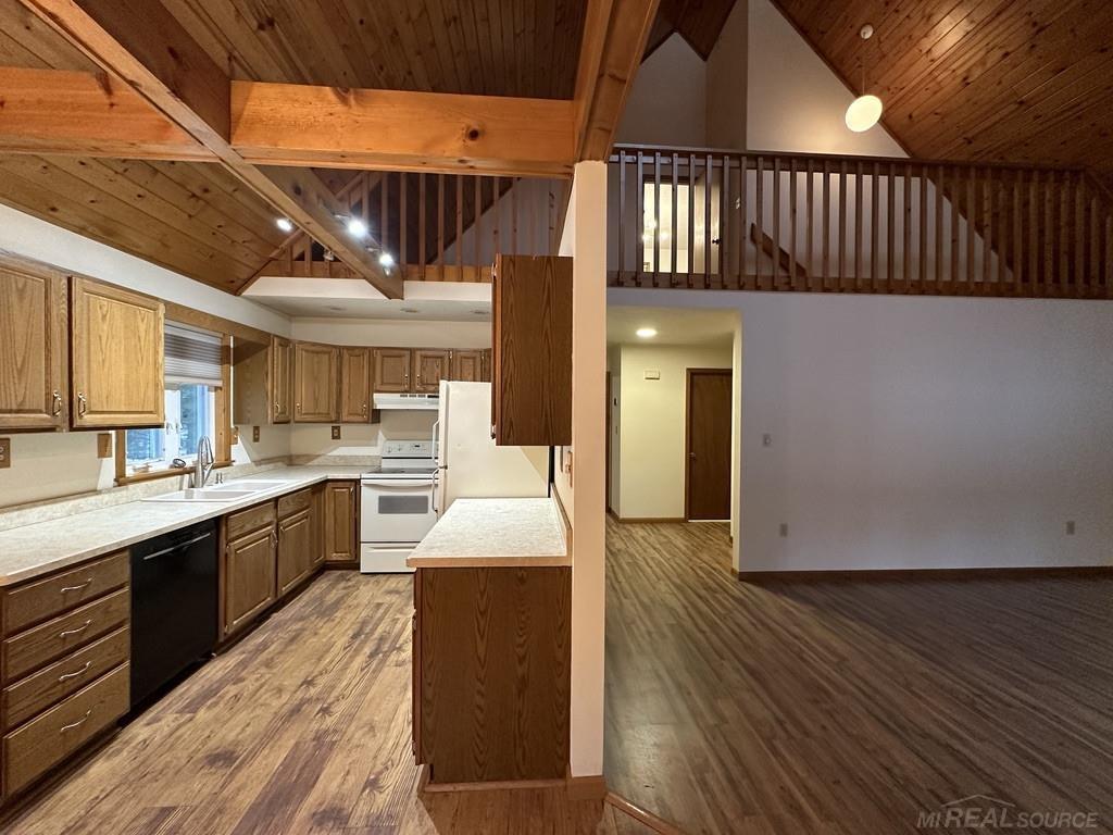 69 Feather Ridge Road Marquette, MI 49855 - Photo 9 of 37 50169353-f93b6d7d-59e5-40d7-ab24-15b4dadf728a.JPG