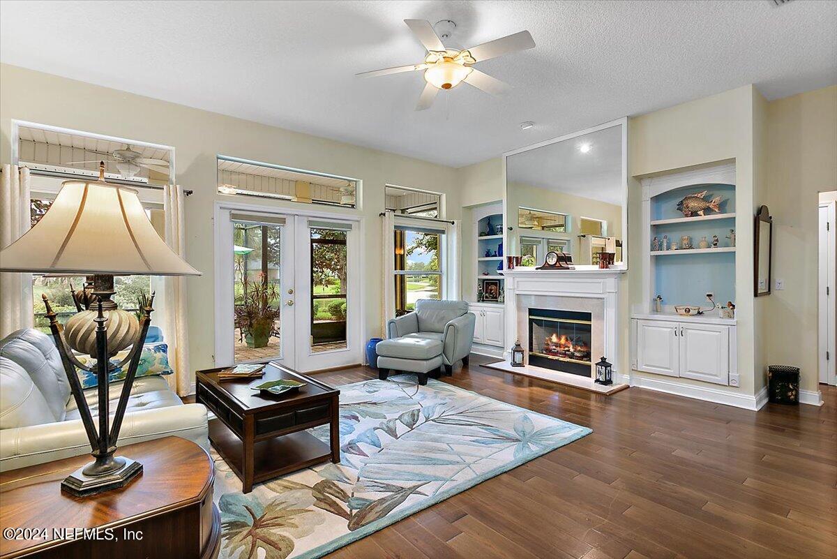 293 Edge Of Woods Road St. Augustine, FL 32092 - Photo 4 of 51 07-Family Room