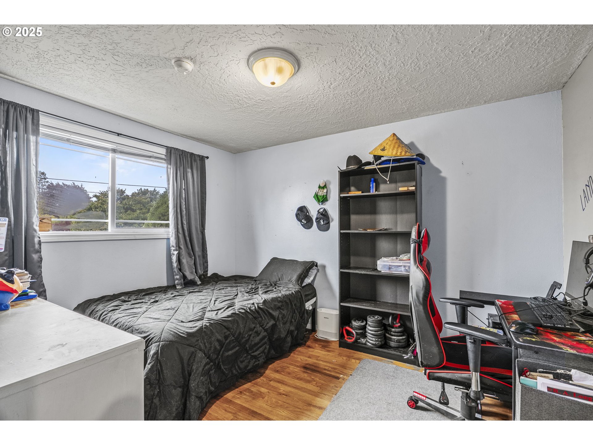 2634 34th Avenue Longview, WA 98632 - Photo 15 of 22 a bedroom with a bed and a window