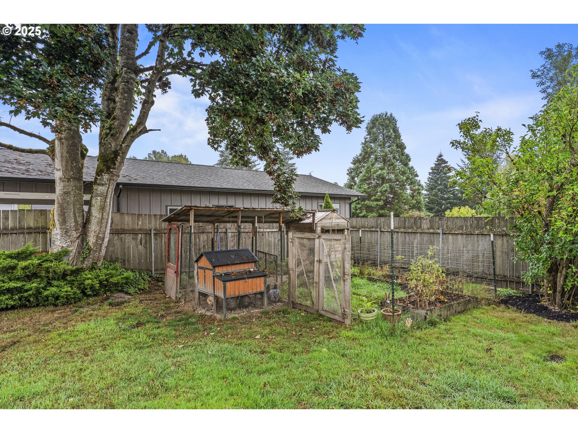 2634 34th Avenue Longview, WA 98632 - Photo 16 of 22 a backyard of a house with table and chairs