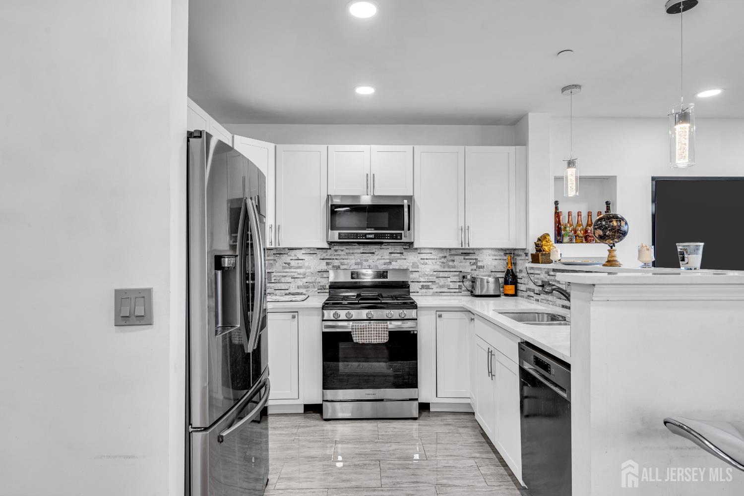 368 Rector Street, Unit 512 Perth Amboy, NJ 08861 - Photo 5 of 52