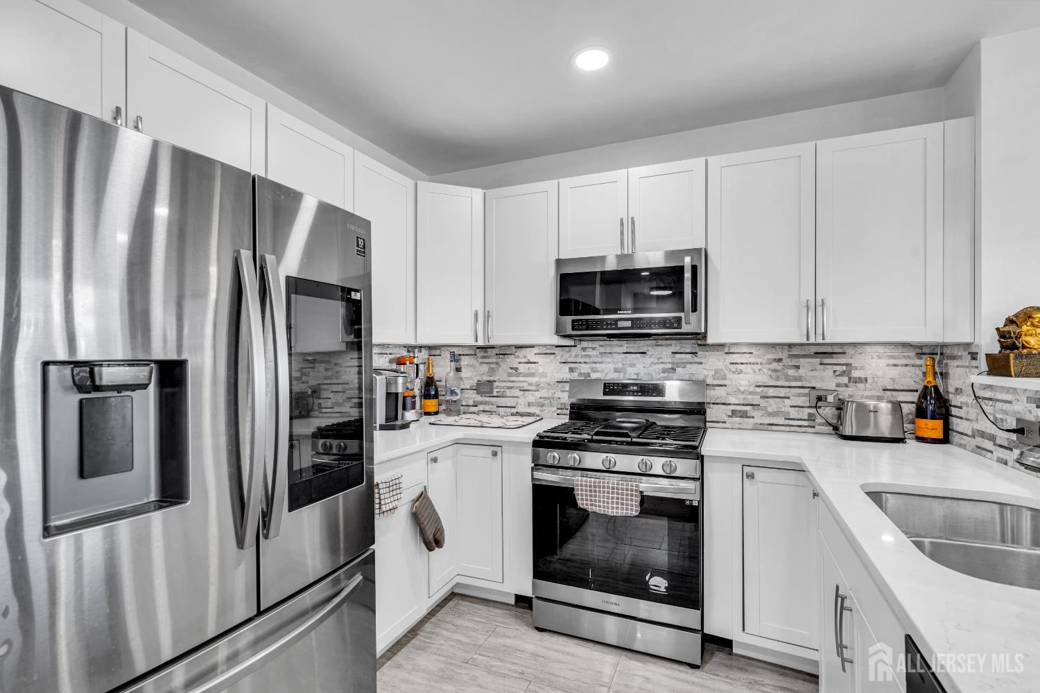368 Rector Street, Unit 512 Perth Amboy, NJ 08861 - Photo 7 of 52
