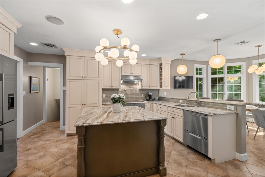 120 Cynthia Road Newton, MA 02459 - Photo 9 of 30