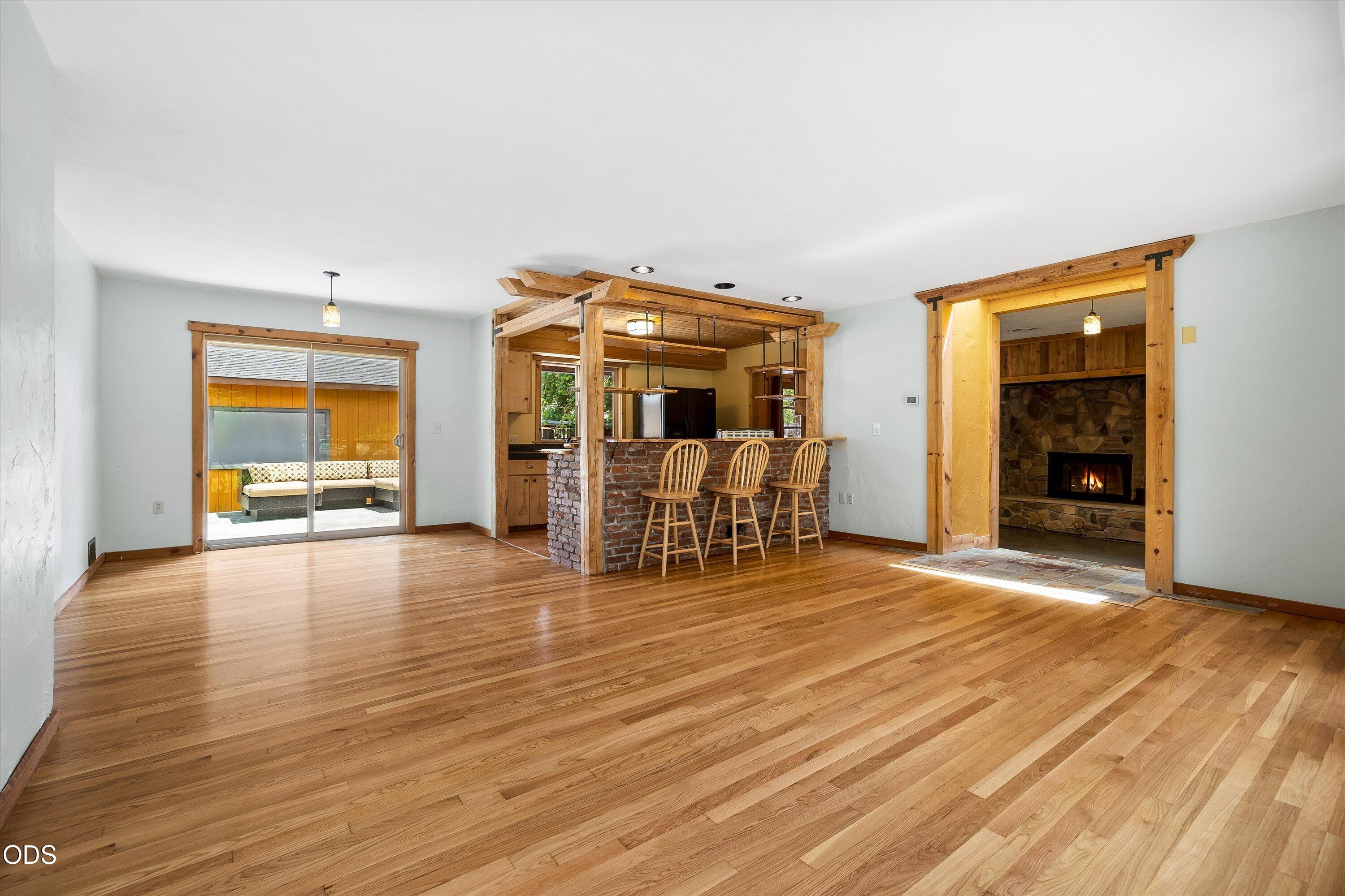 606 Northeast 9th Street Bend, OR 97701 - Photo 5 of 37