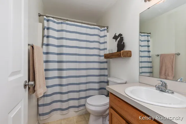 $409,000 | 1536 Lillyview Court Southwest, Grand Rapids, MI 49509