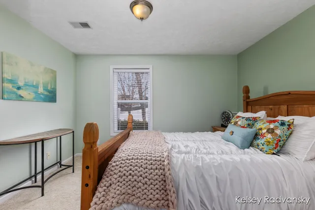 $409,000 | 1536 Lillyview Court Southwest, Grand Rapids, MI 49509