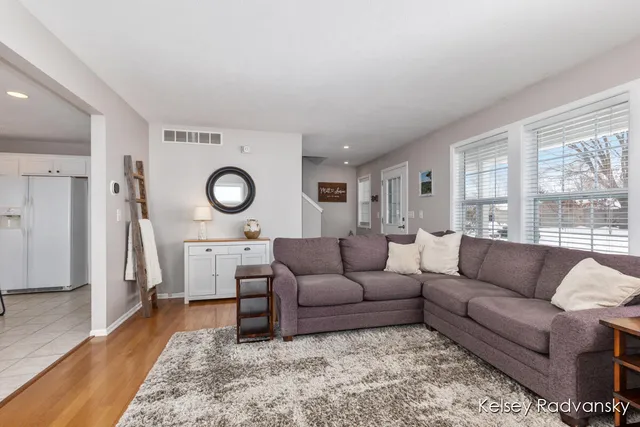 $409,000 | 1536 Lillyview Court Southwest, Grand Rapids, MI 49509