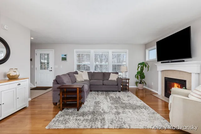 $409,000 | 1536 Lillyview Court Southwest, Grand Rapids, MI 49509