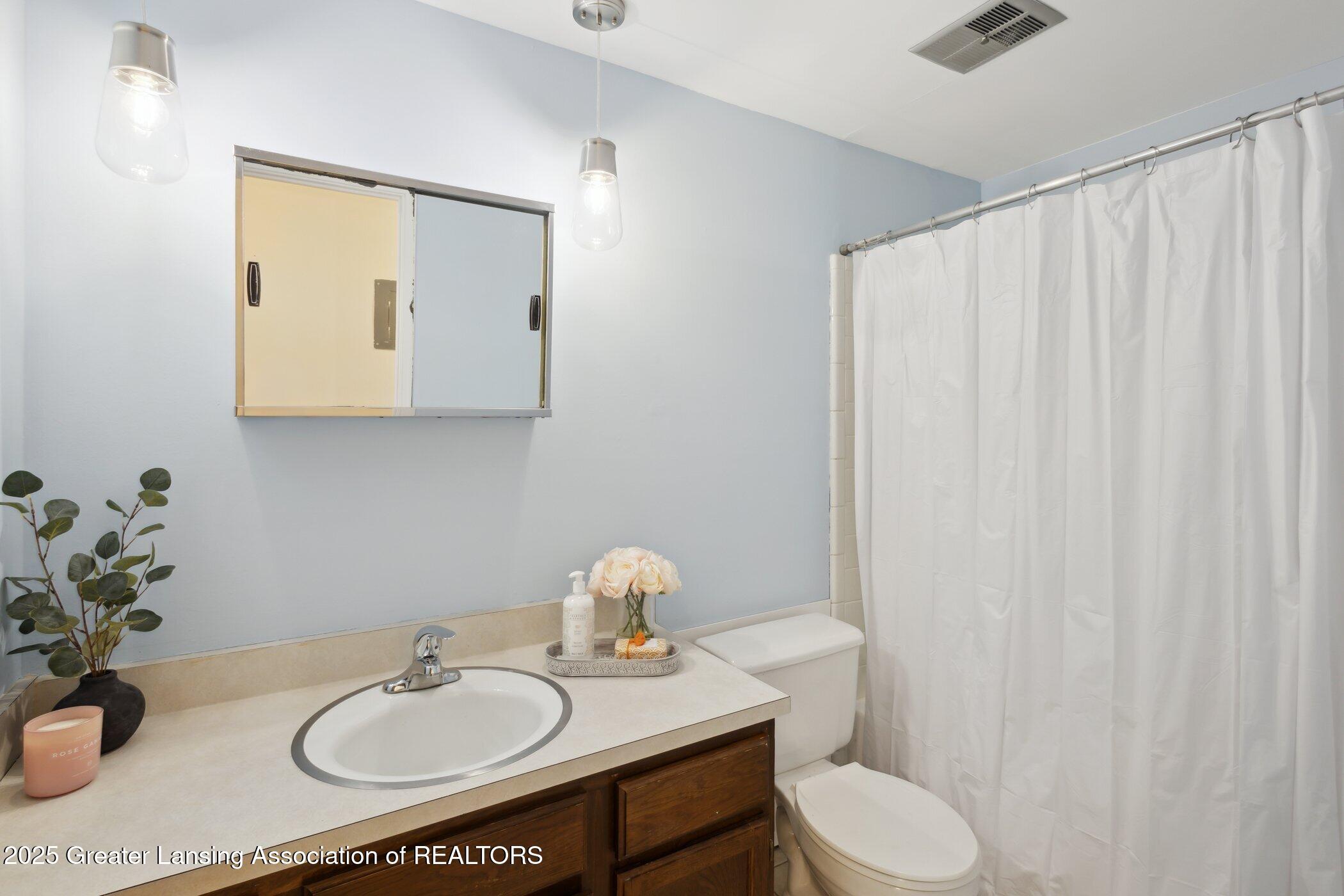1725 Maple Ridge Road, Unit 60 Haslett, MI 48840 - Photo 9 of 16 bathroom