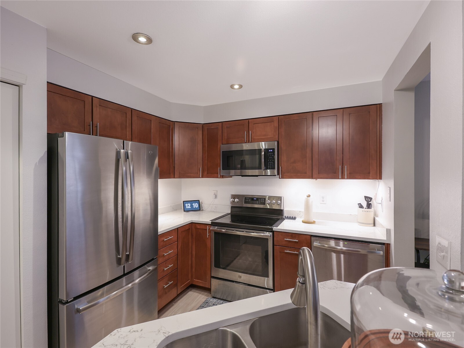 1131 115th Street Southwest, Unit E4 Everett, WA 98204 - Photo 3 of 24