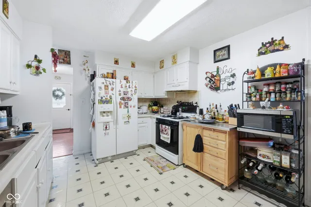 $372,900 | 210 Rockberry Drive, Carmel, IN 46032