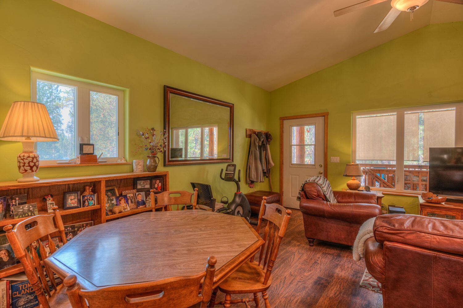 56043 Savage Road Bend, OR 97707 - Photo 22 of 50 ToMN6j2w