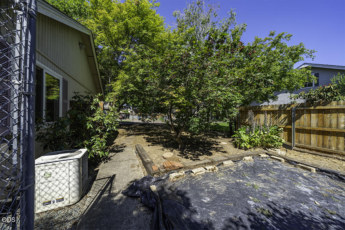 445 Midway Road Medford, OR 97501 - Photo 27 of 33
