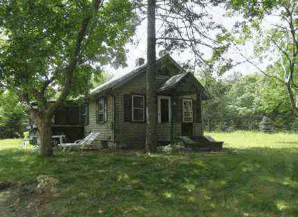 14 Barnes Road Oak Bluffs, MA 02557 - Photo 1 of 1 http://d1qzqeyxiitrap.cloudfront.net/photos/10438/600/00f5b706.jpg