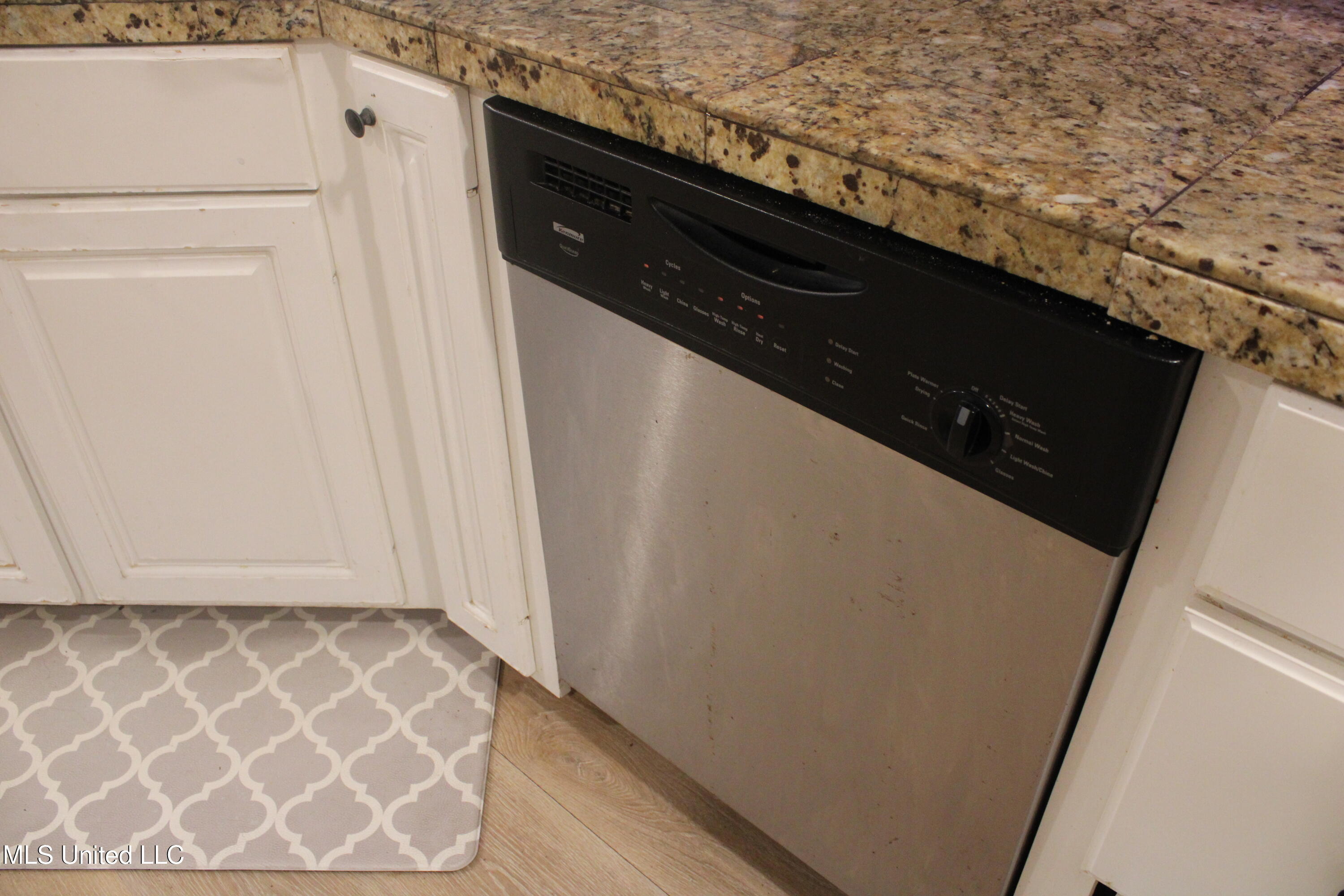 100 Navajo Circle Clinton, MS 39056 - Photo 32 of 53 Kitchen - Dishwasher